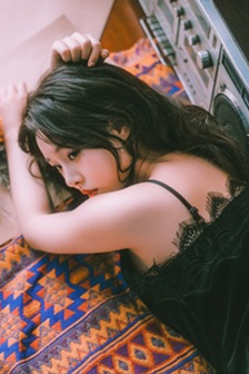 清纯校花戴乳环上体育课